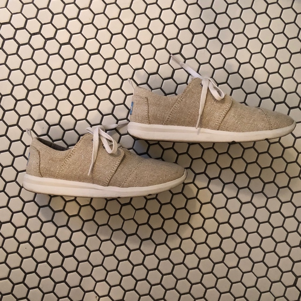 Tom’s Like New Metallic Sneakers